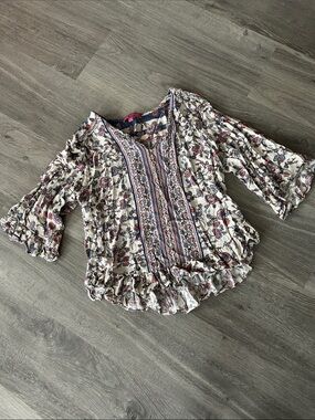 Cute flowy peasant top
